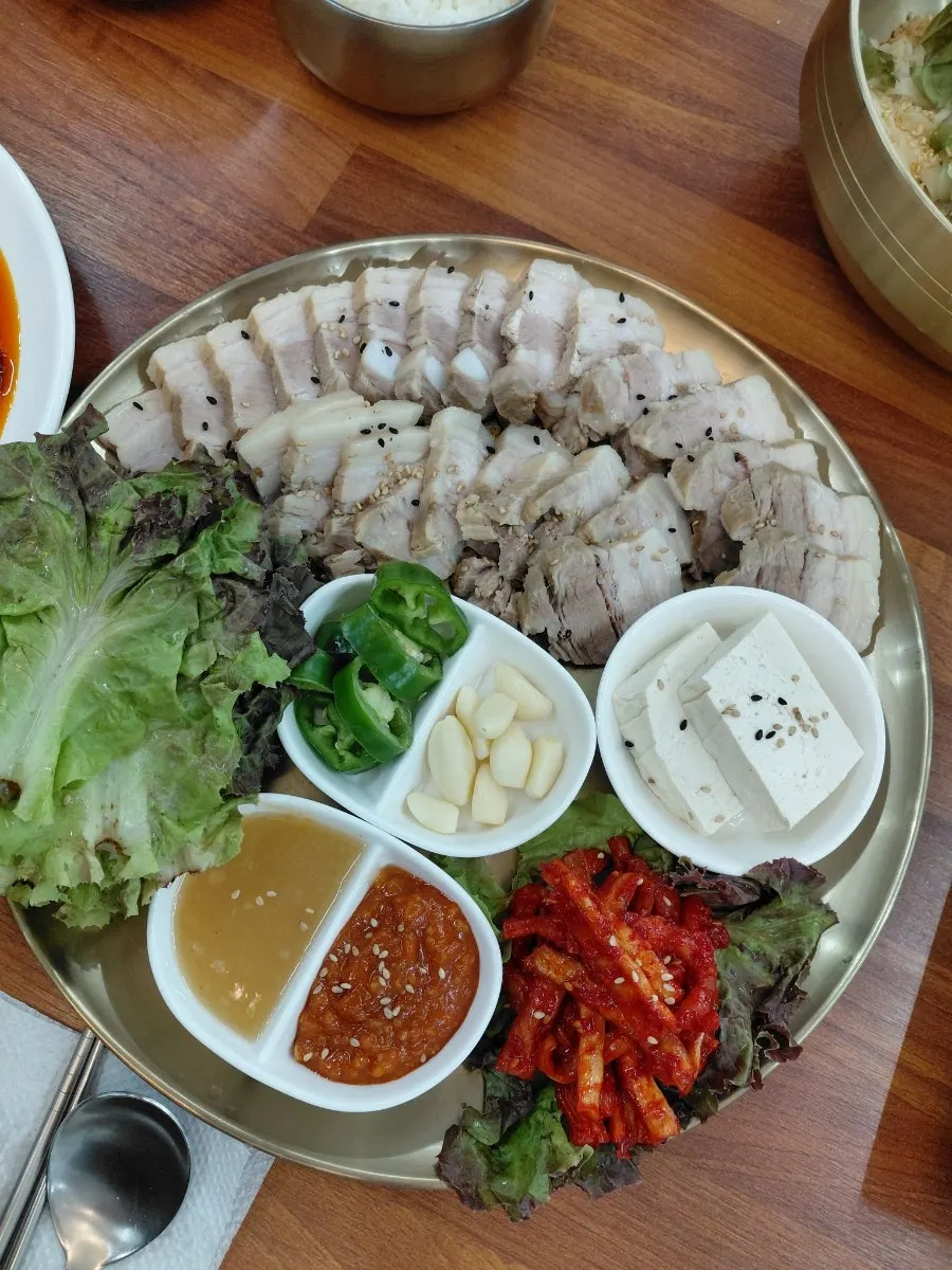 Bossam and accompaniments from the octopus bossam set