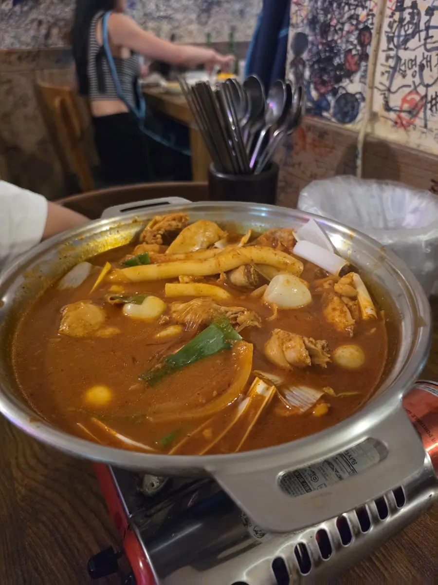 당면 사리를 건져 올린 닭도리탕