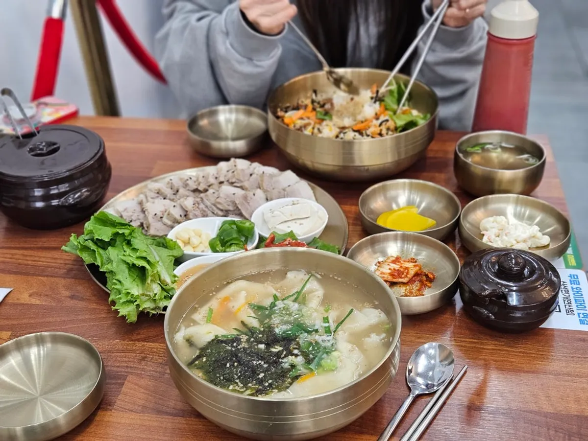연산동 신선면가 보쌈과 수제비 한 상