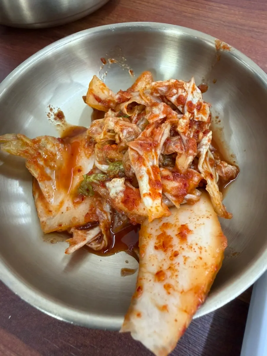 칼국수와 곁들여 먹은 기본 김치