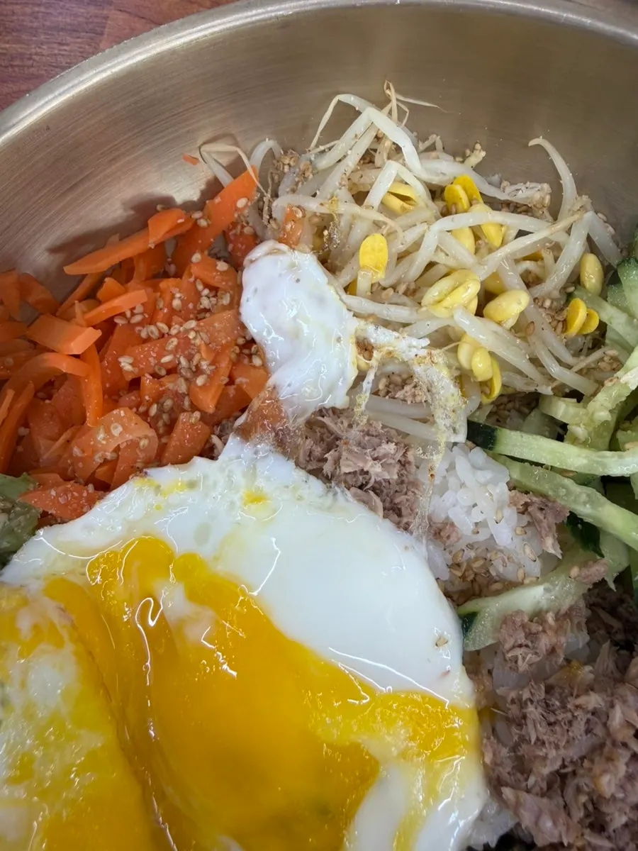 참치비빔밥과 맛보기보쌈 세트