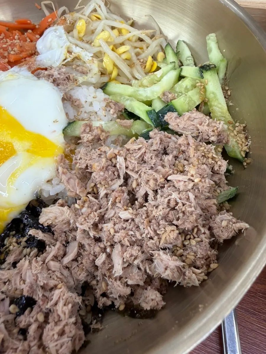 참치비빔밥 상차림