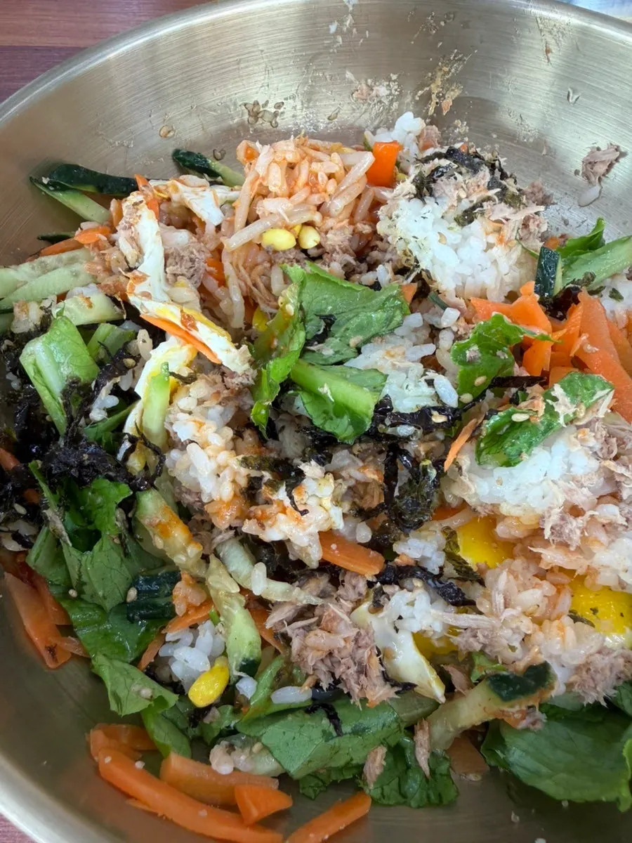비벼서 먹는 참치비빔밥