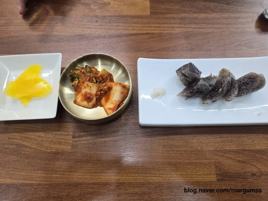 Generous table setting at Sinseon Myeonga