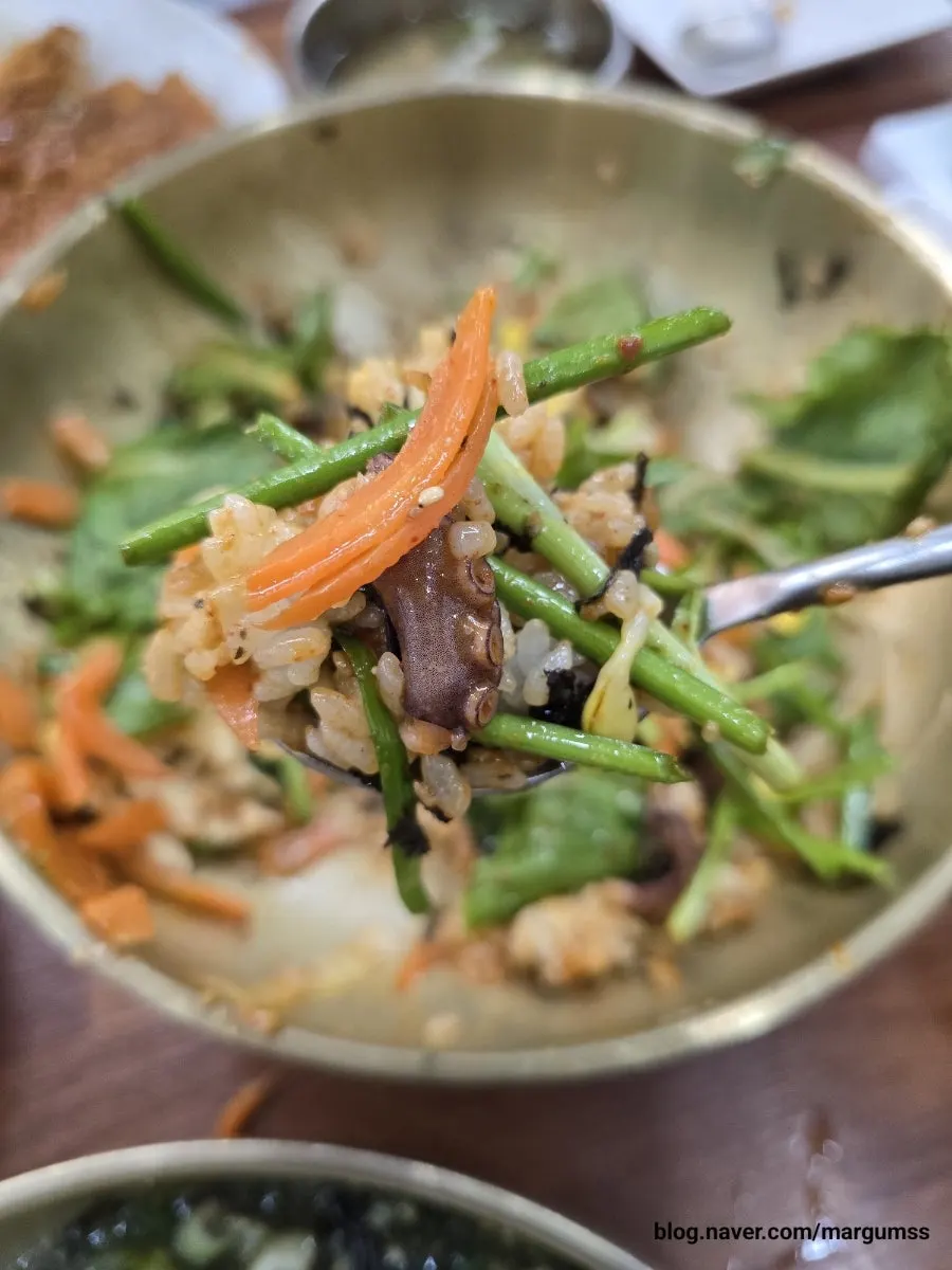 Bossam wrapped in vegetables