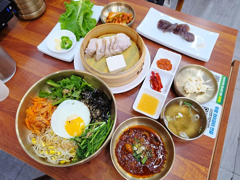 싹 비운 낙지비빔밥 그릇
