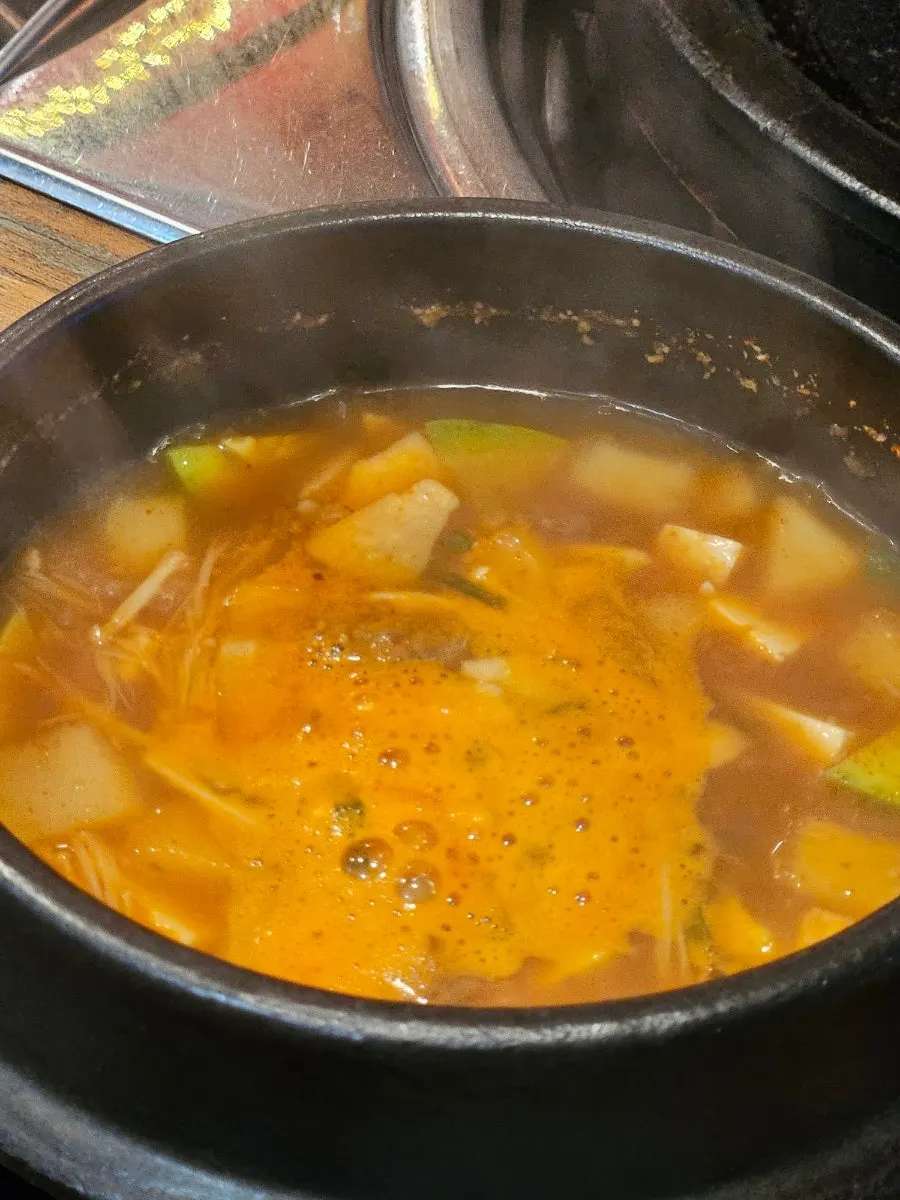 Miếng sườn bò ủ chấm muối