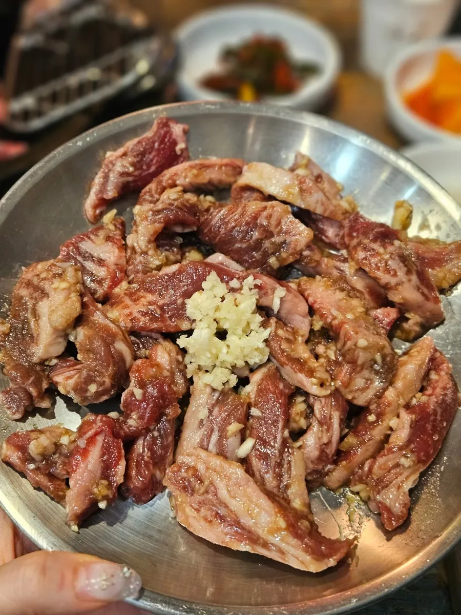 Canh doenjang tặng kèm có đậu hũ và nấm kim châm