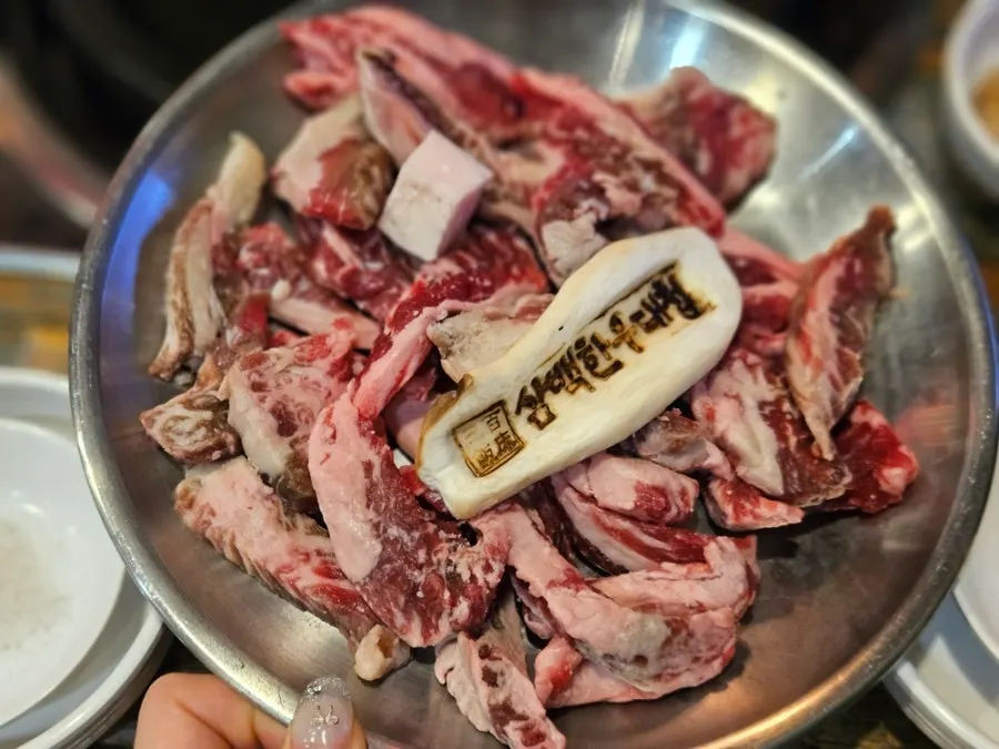 Mì bò chadolbaegi với 6 lát thịt bò