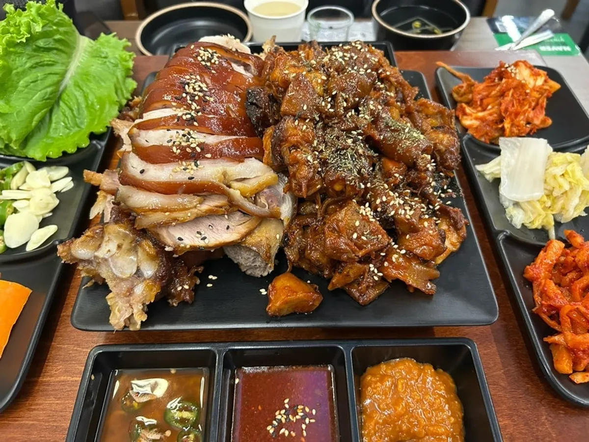 Half-and-half jokbal at Gwihanjokbal Yeonsinnae, the featured dish