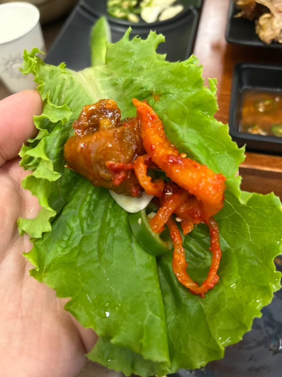 Lettuce wrap with jokbal, garlic and ssamjang