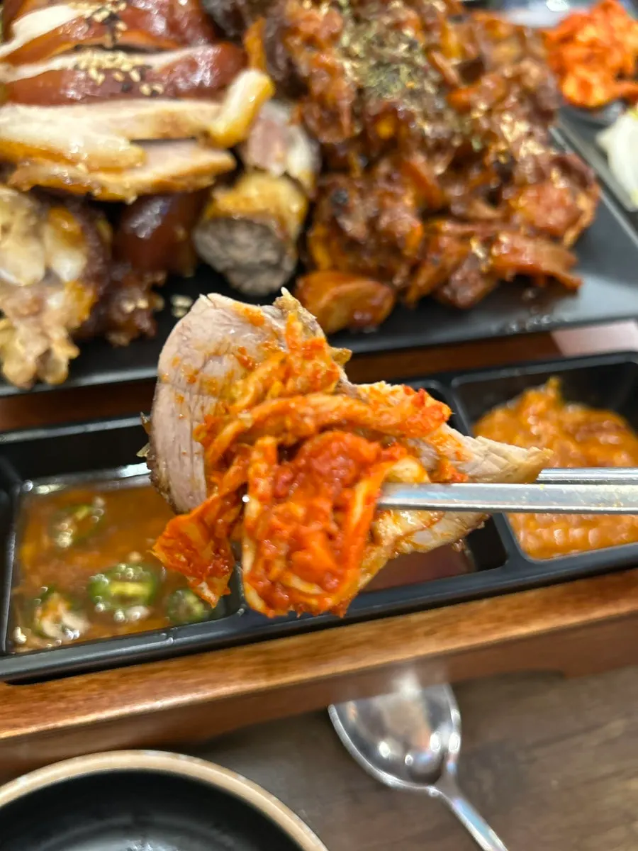 Jokbal with side dishes on the table
