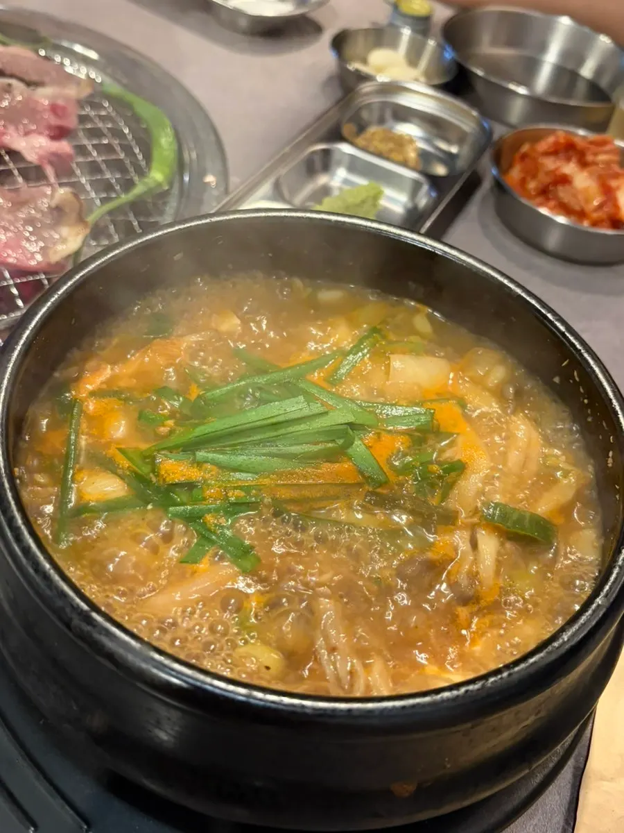 고기 주문 시 서비스로 나온 된장찌개