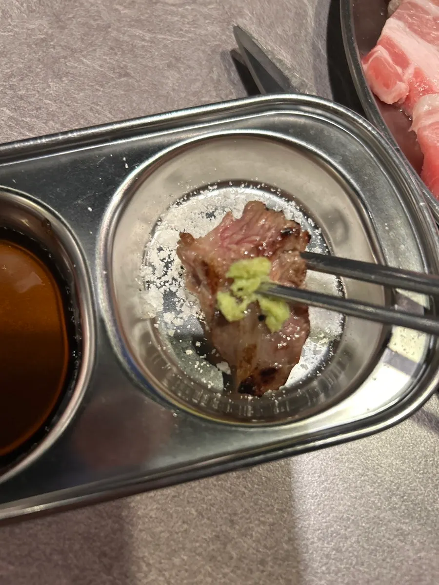 노릇하게 굽는 소고기