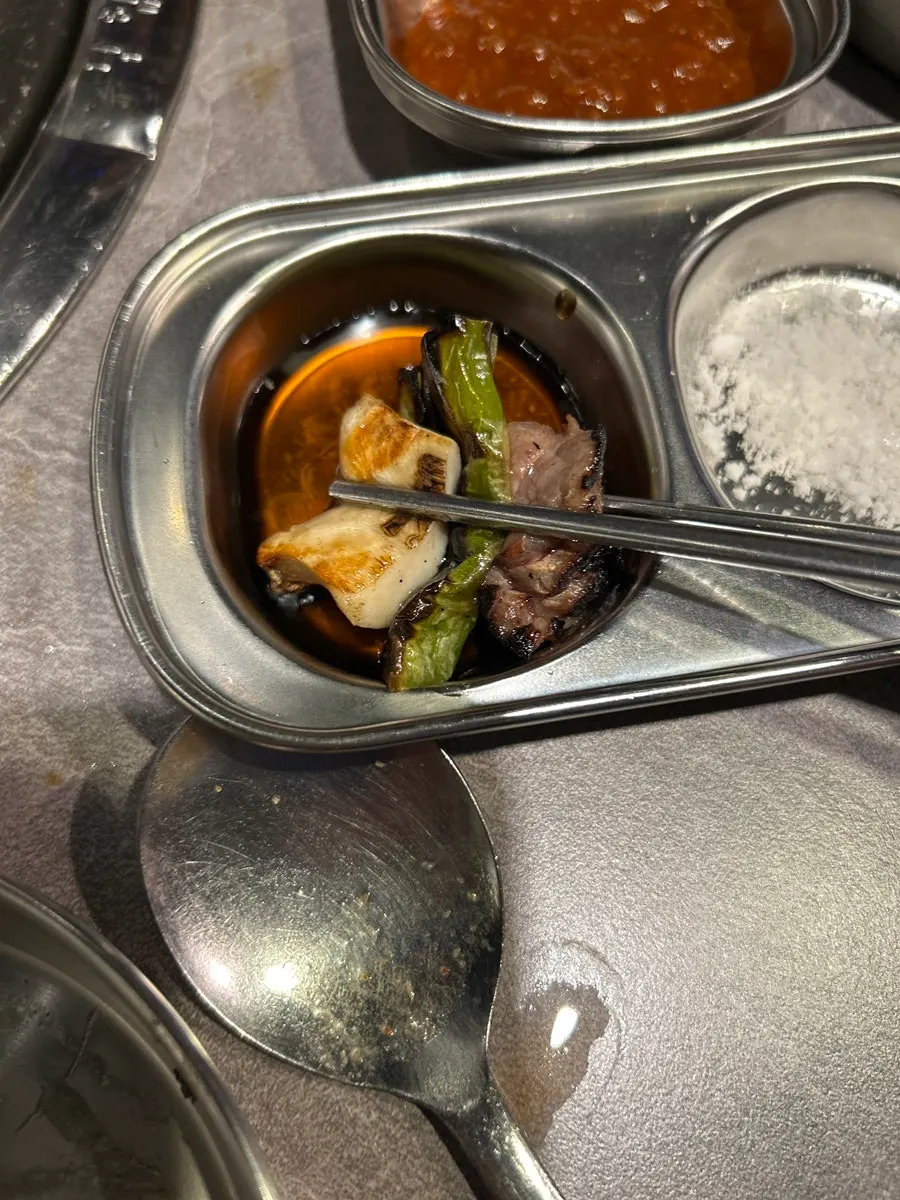 깻잎장아찌와 소고기 곁들임