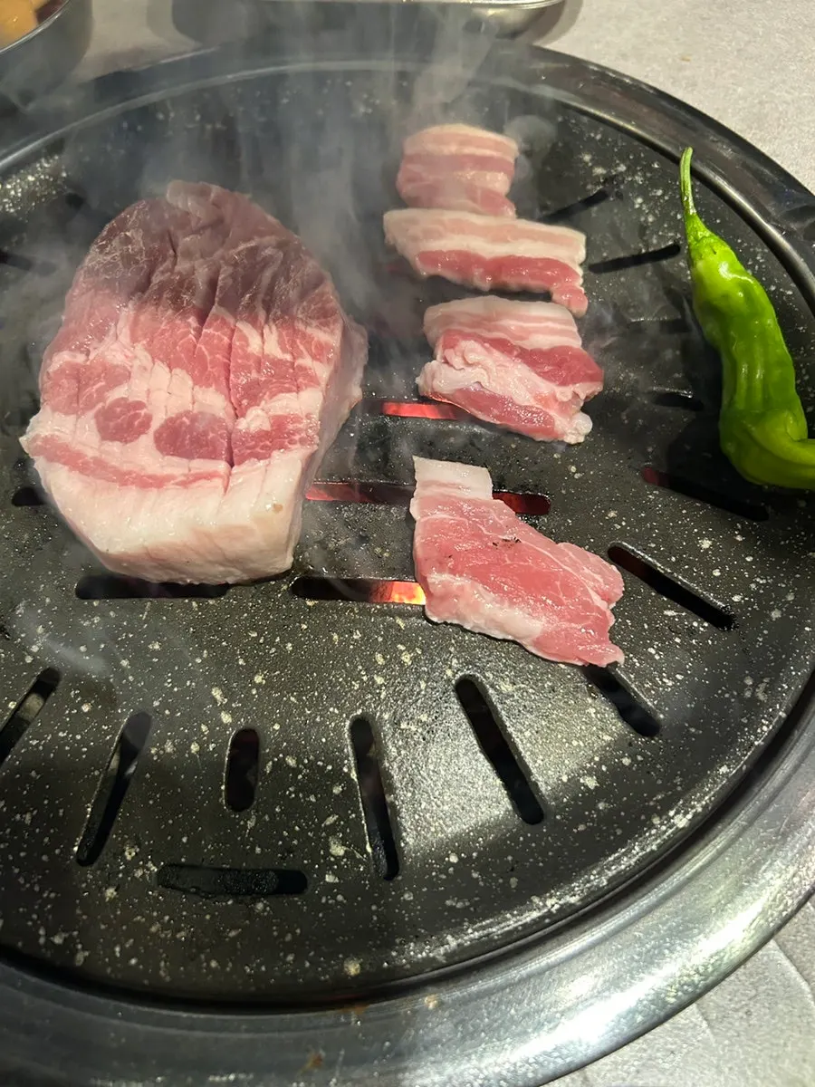 고기 버섯 두부가 들어간 된장찌개