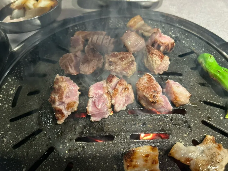 맛있게 먹은 소고기와 돼지고기