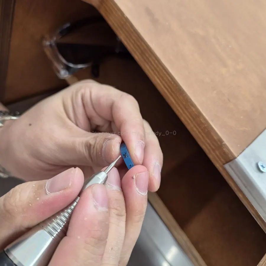 Making a matte clover ring at Munak, a Yeonsinnae ring workshop