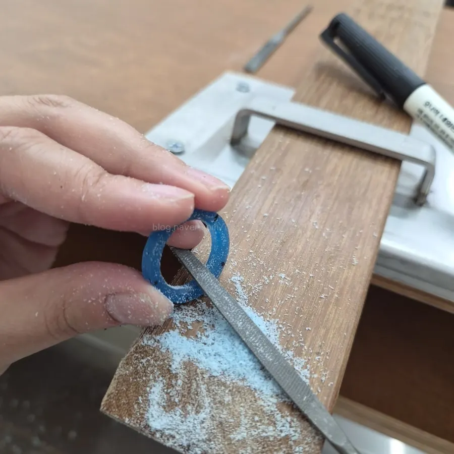 Smoothing the inside of the ring for comfort