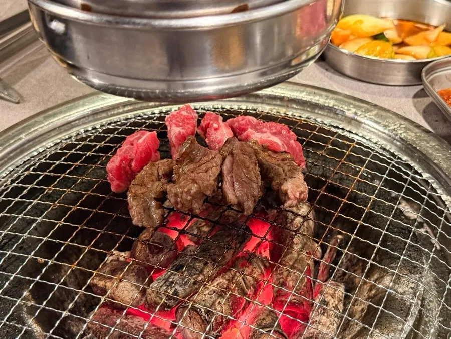 Thick galbisal grilling on the plate