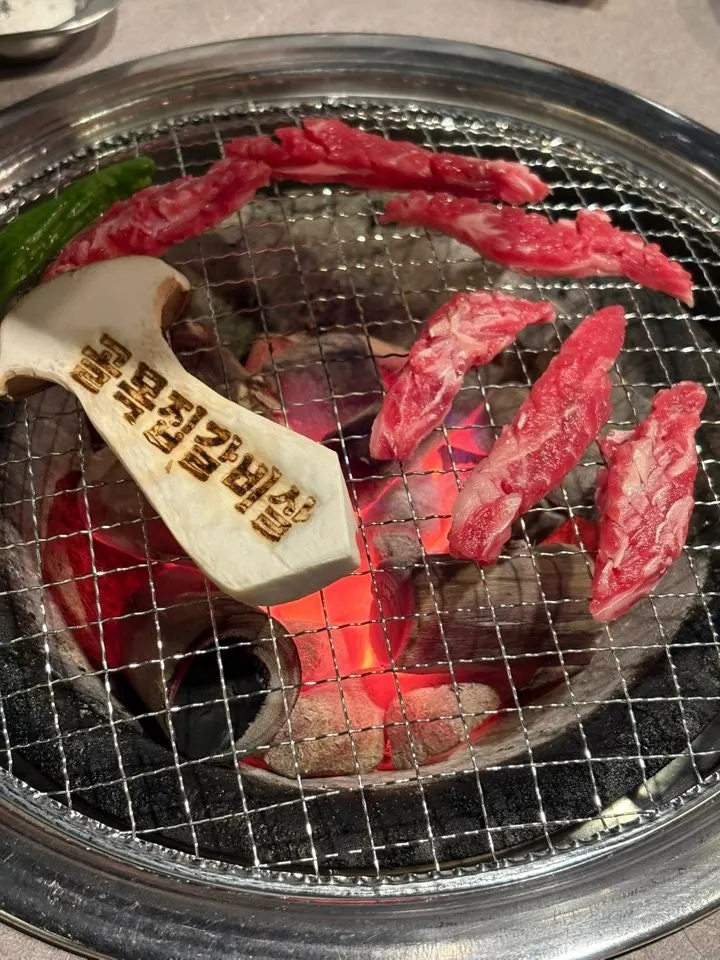 갈비살과 곁들임 반찬