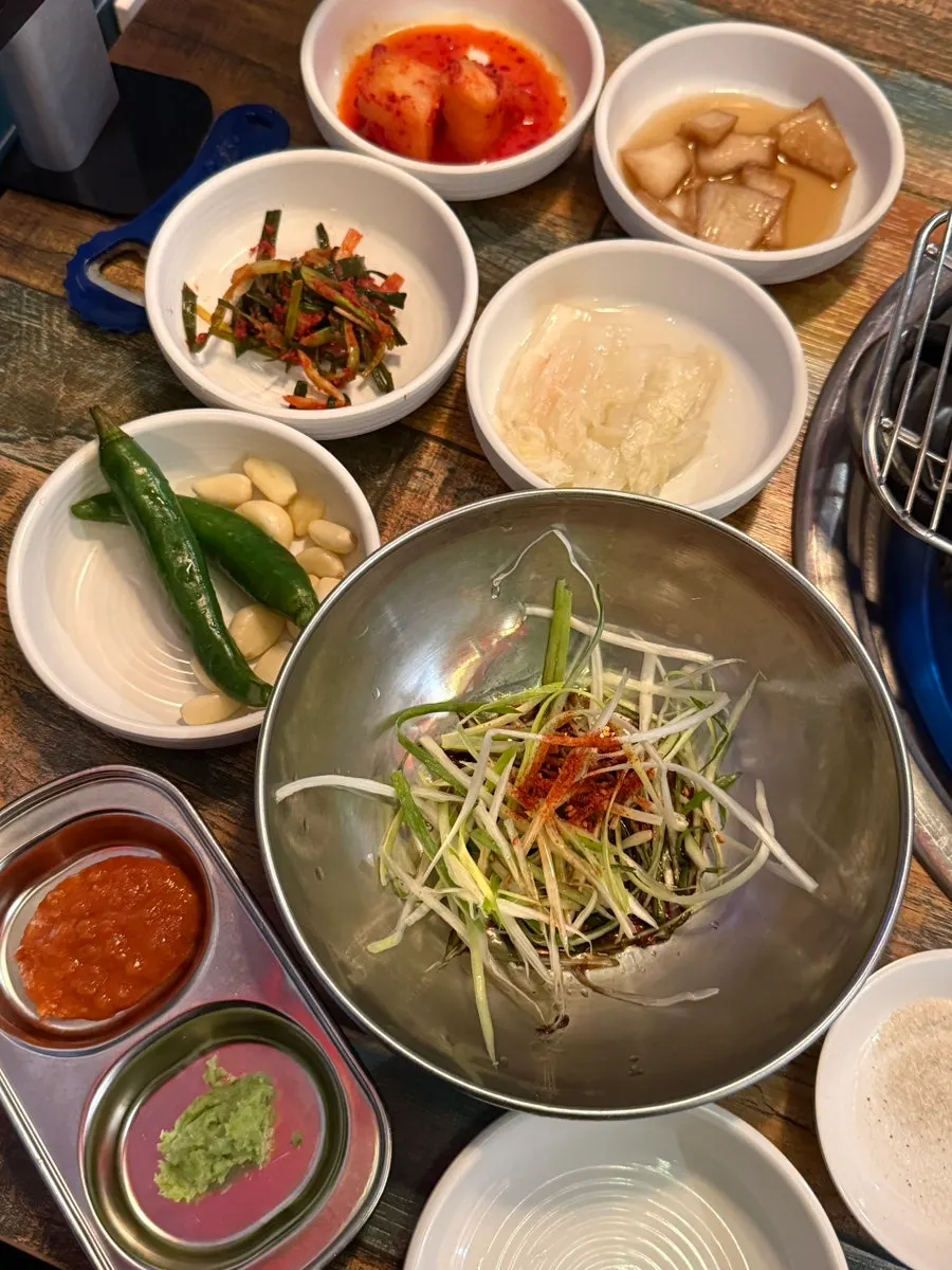 적당히 익은 마늘소갈비살 한 점