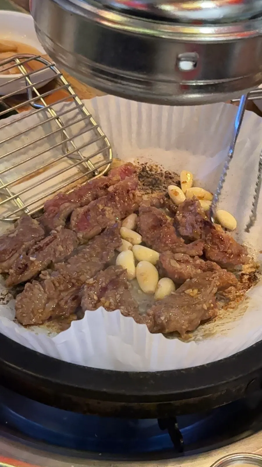 쌈장과 와사비를 올린 소갈비살