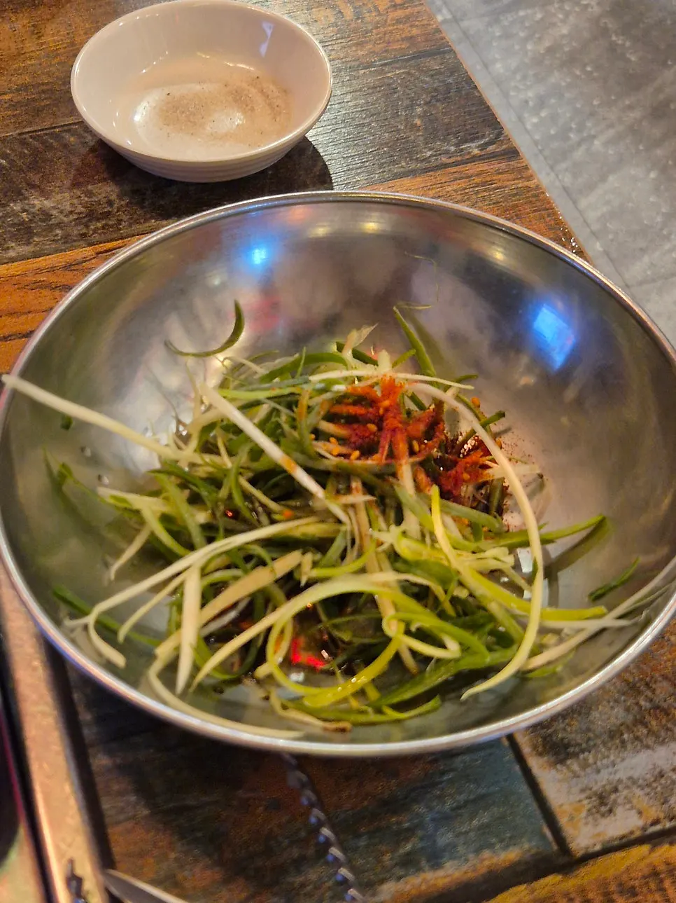 Basic side dishes including kkakdugi, pa-kimchi, and baek-kimchi