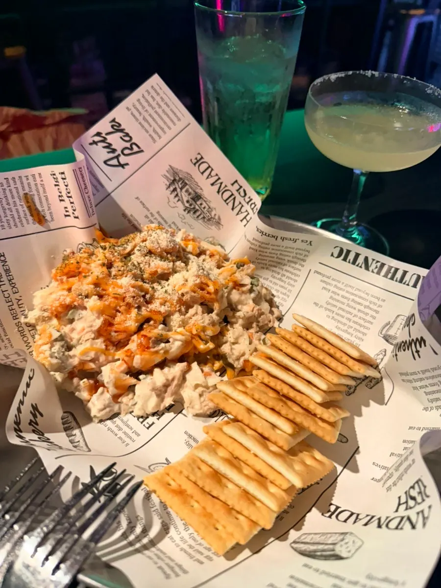 The space at Holiday Pub, a bar in Yeonsinnae