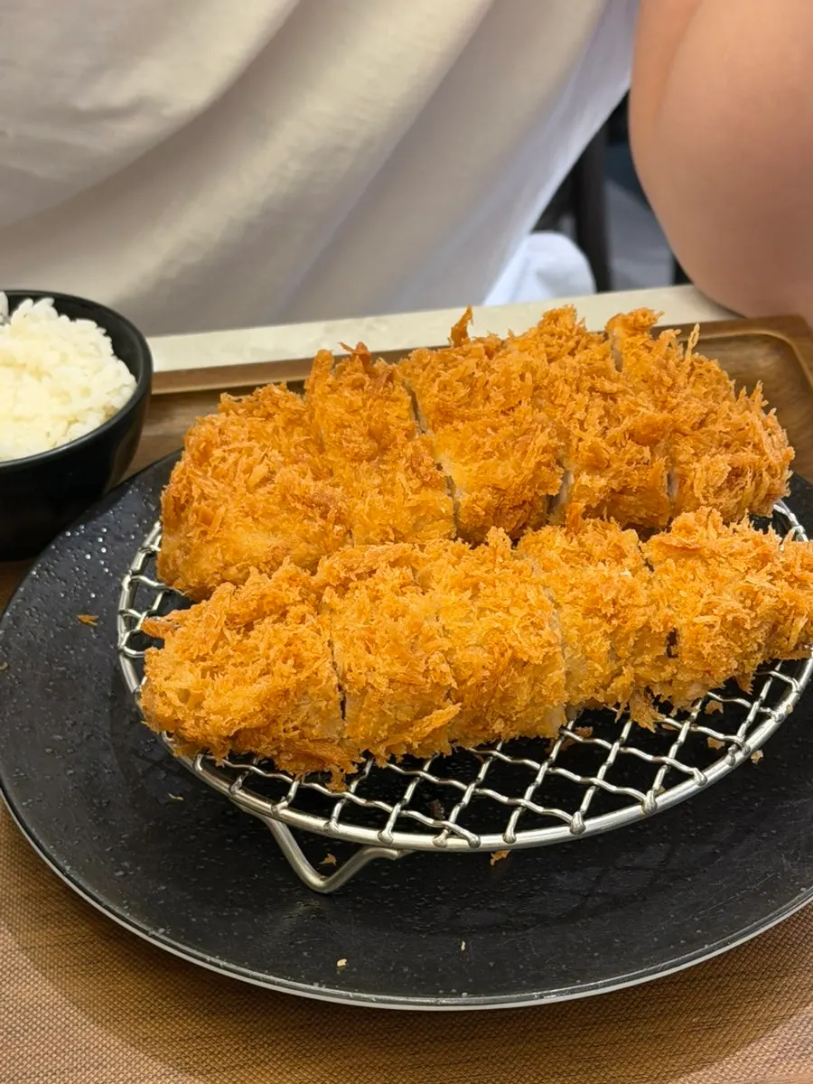돈가스와 함께 나온 샐러드 사이드