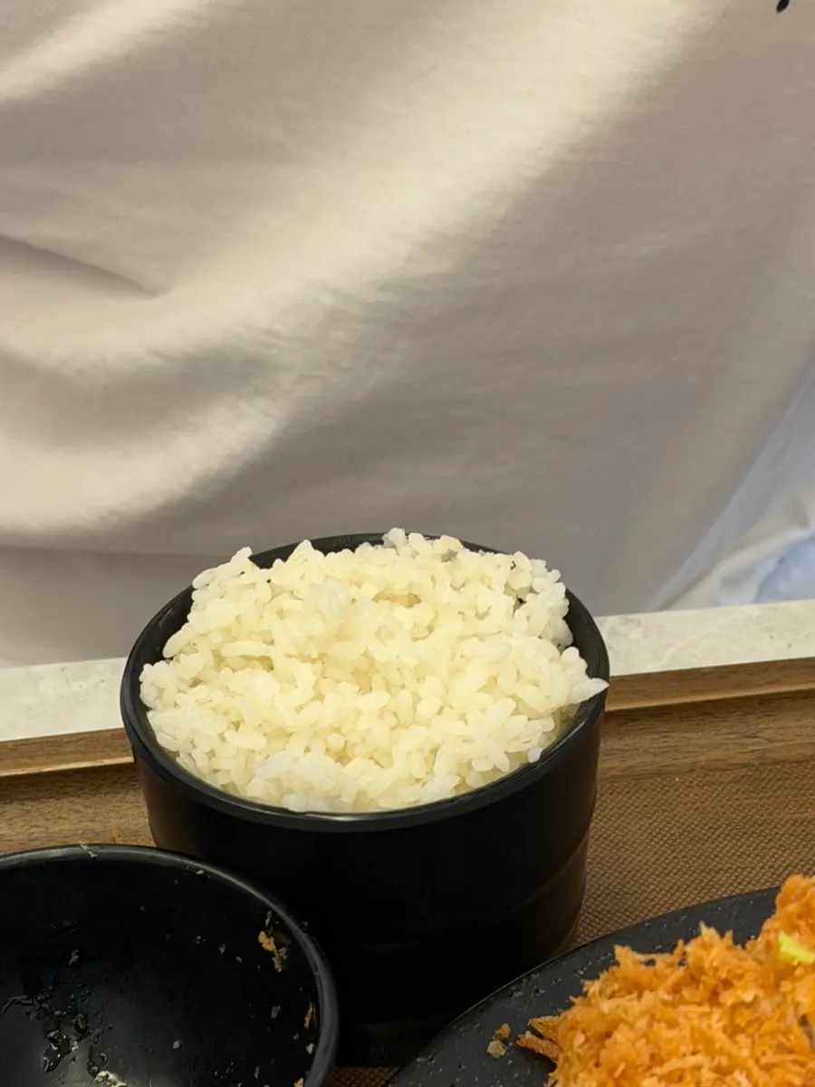 거의 비운 카츠고엔 모듬카츠 접시