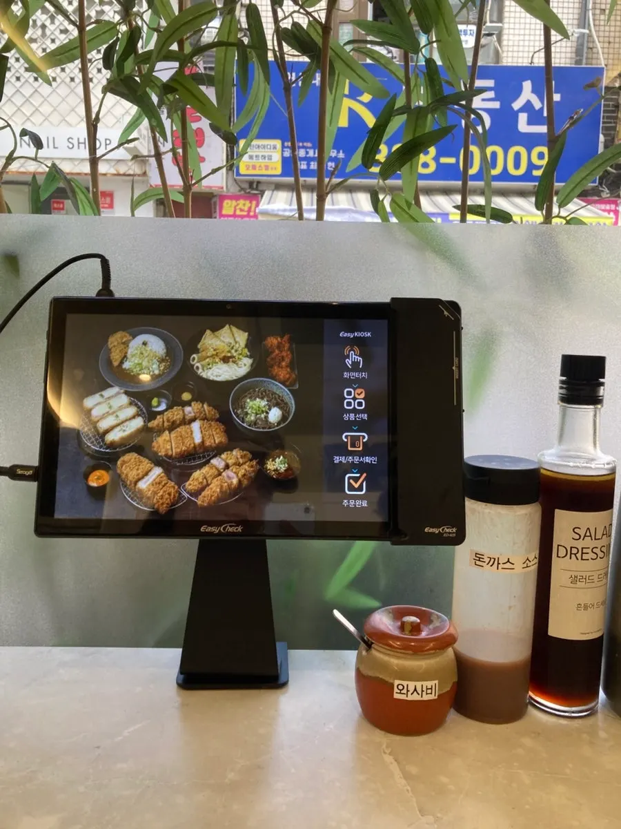 Solo-dining table at Katsu Gohyeon