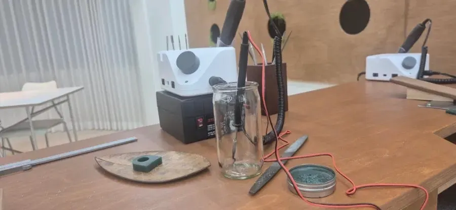 Personal work desk with ring-making tools