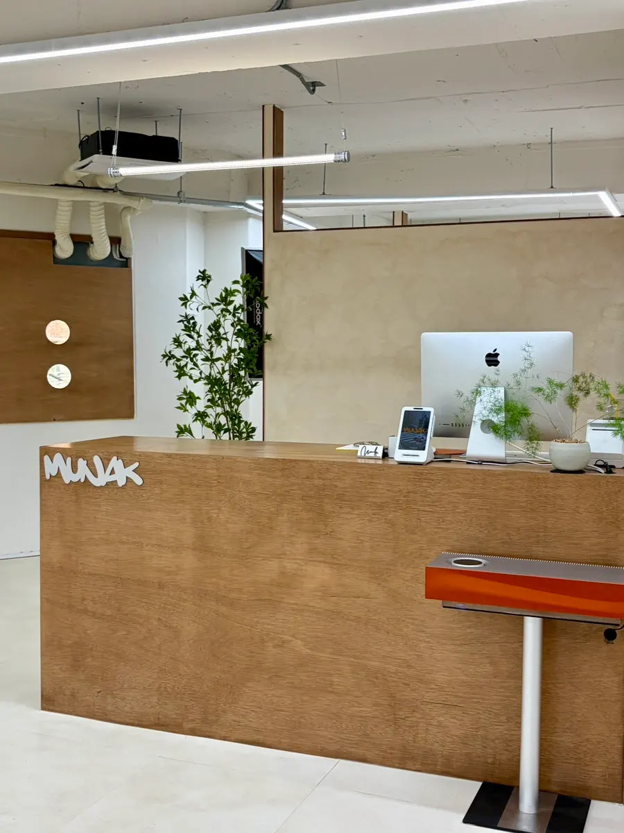Café-like atmosphere inside the ring workshop