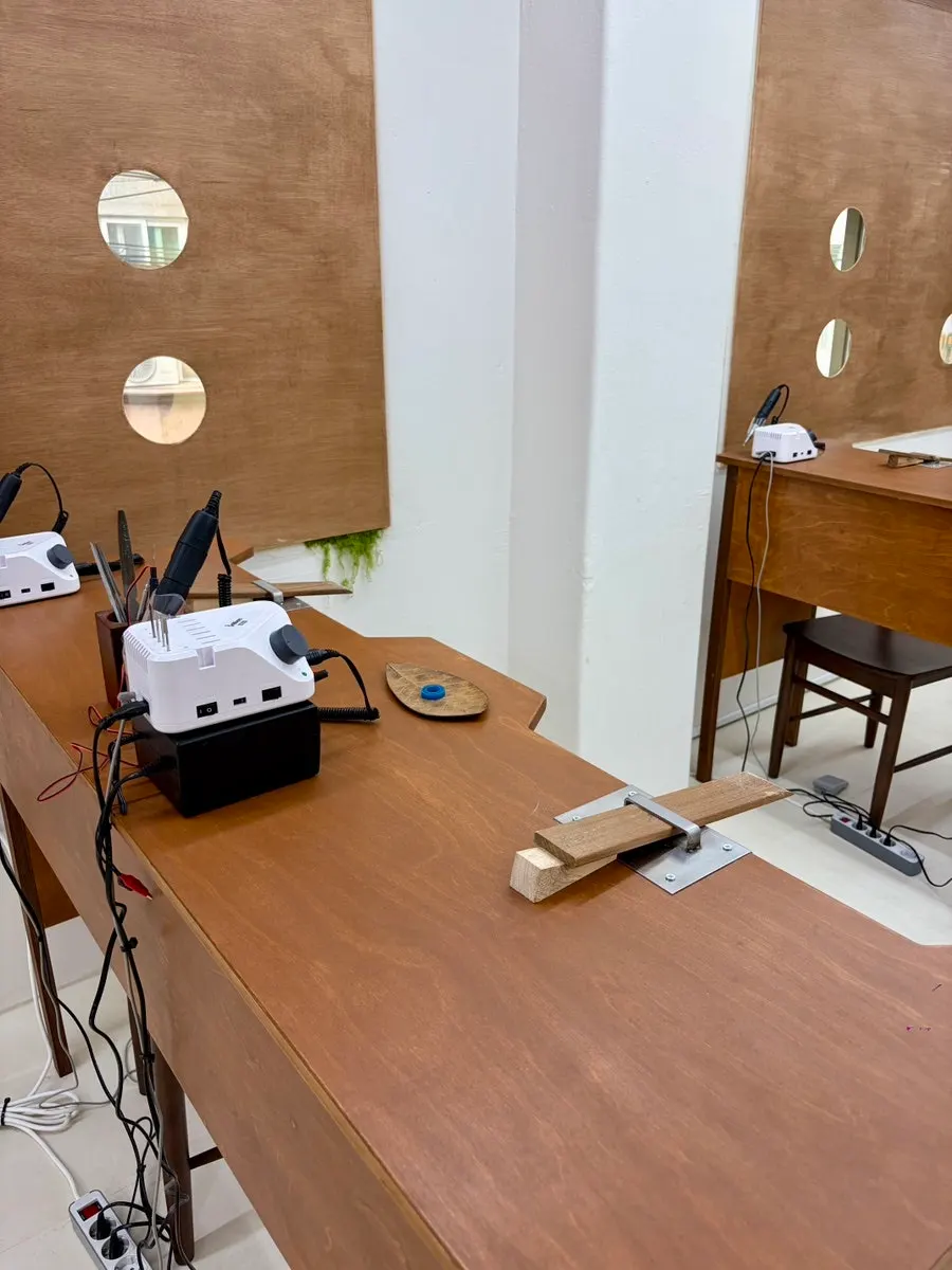 Table for the wax-carved ring-making experience