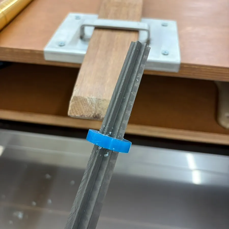 Instruction on using wax-carving tools