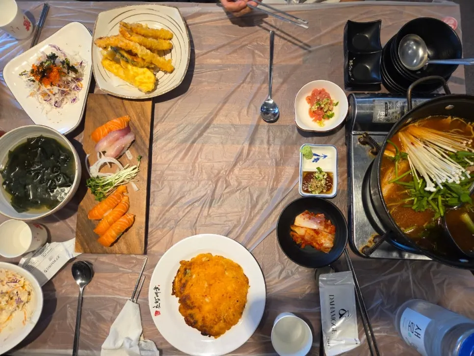 날치알 올린 알밥과 점심특선 한 상