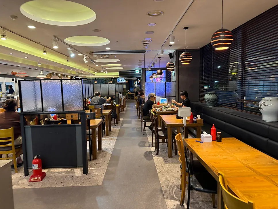 Area around the entrance of Veteran General Fish Market Incheon Yeonsu Branch