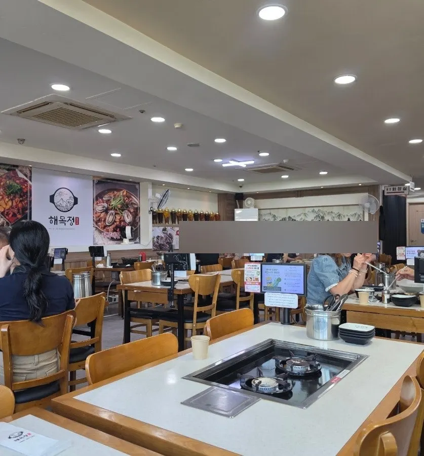 Haemokjeong waiting area and cold barley tea notice