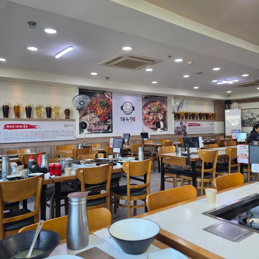 Haemokjeong waiting area and cold barley tea notice