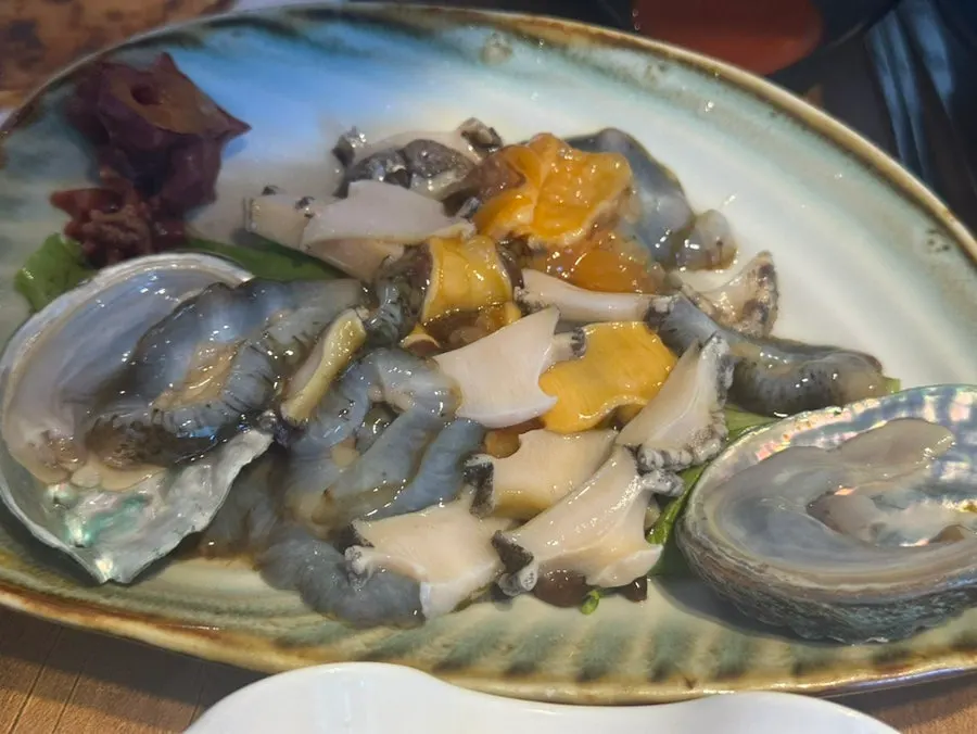 Crunchy abalone sashimi