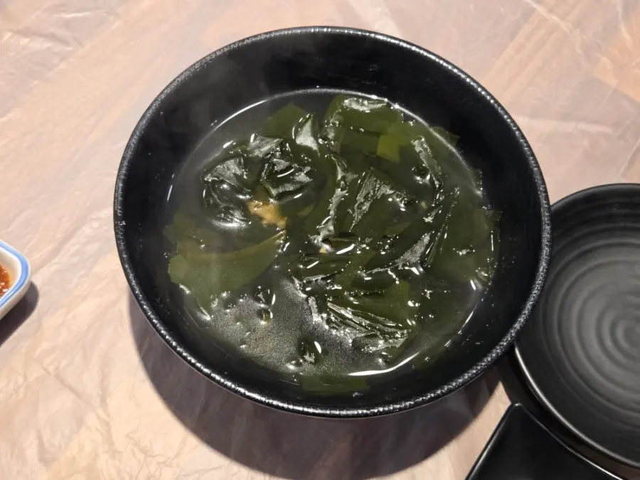 주문 후 차려진 기본 상차림