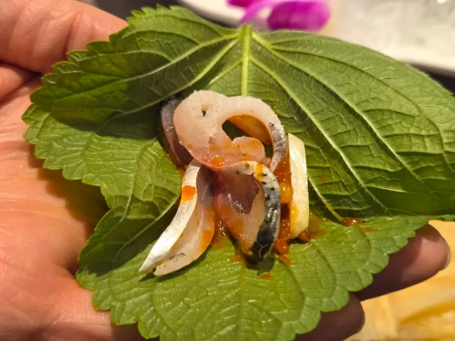 제철 전어회 접시