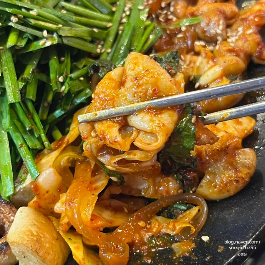 Salt-grilled makchang, pre-grilled and crispy