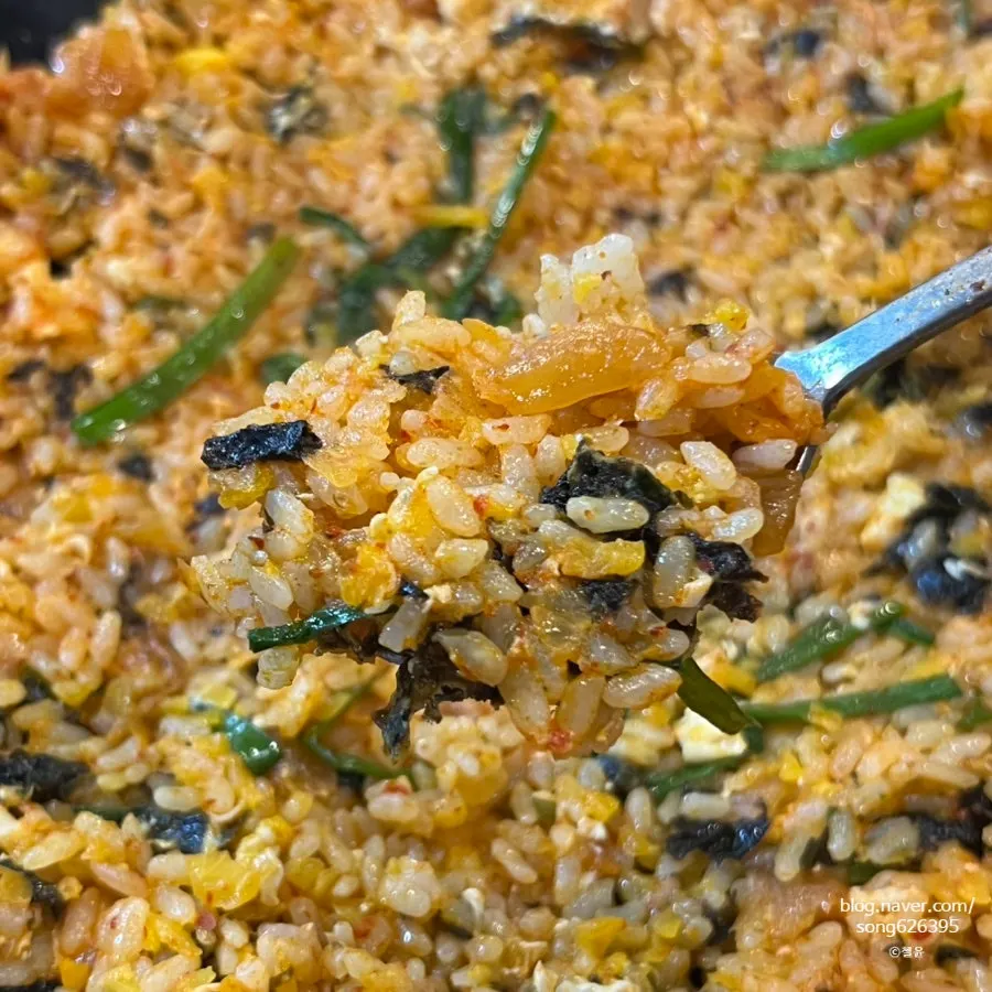 Sesame fried rice pressed and fried until crispy at the bottom of the pan