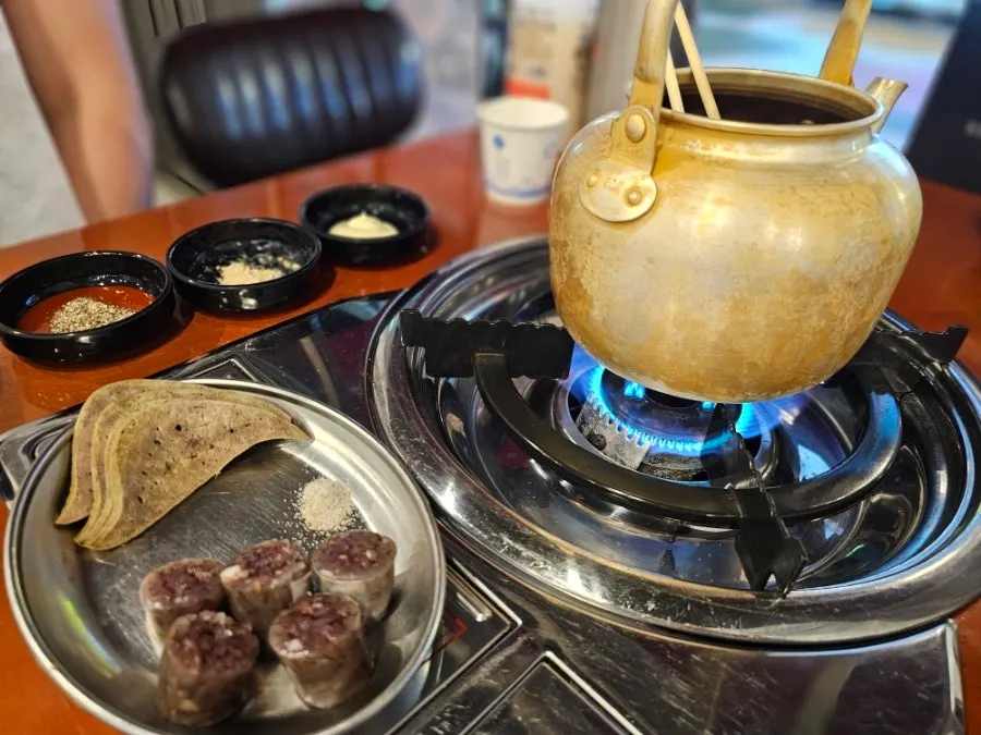 서비스로 나온 맛보기 순대와 간