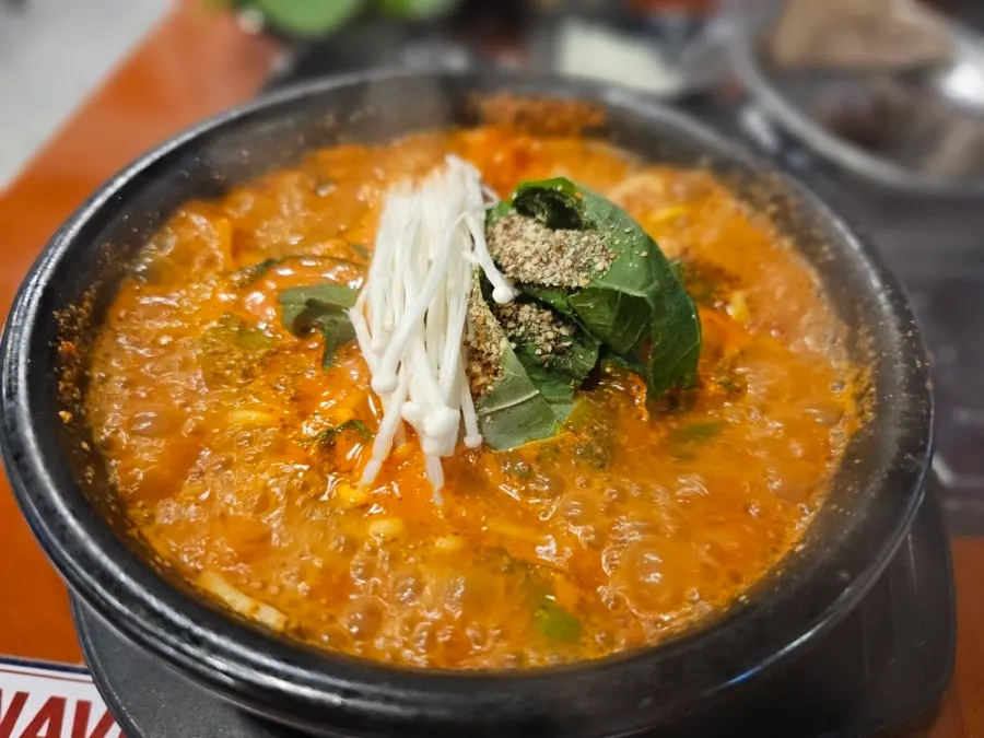 모둠세트에 포함된 뚝배기 곱창전골
