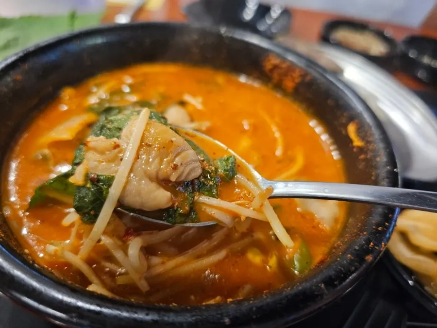 콩나물과 깻잎이 들어간 곱창전골