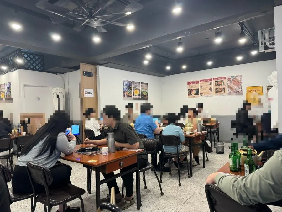 Interior of Yeonsu Gopchang Yeonsu Main Branch