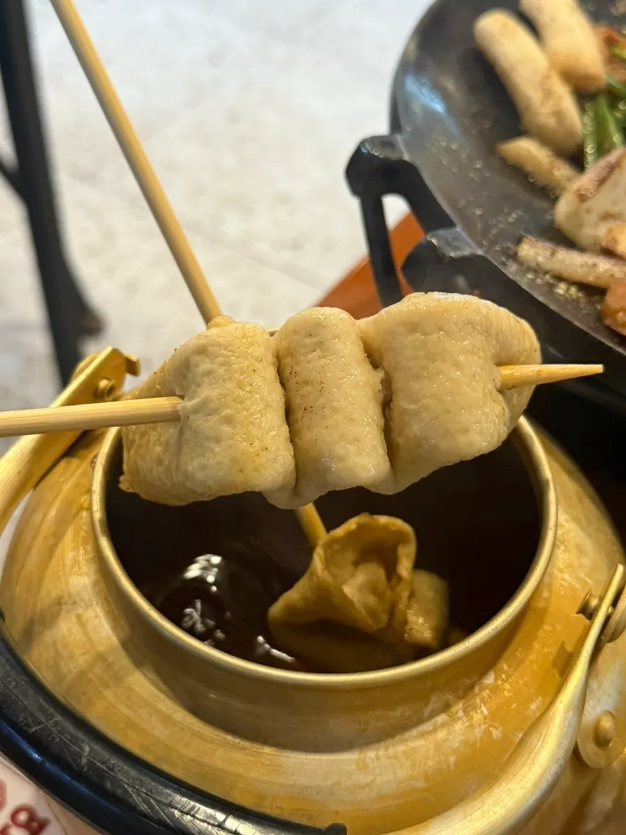 종이컵에 따라 마시는 오뎅 국물